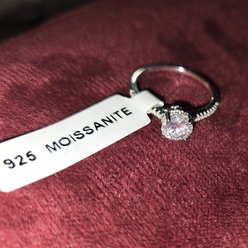 Round Cut Moissanite Silver Ring 1 Carat Size 8